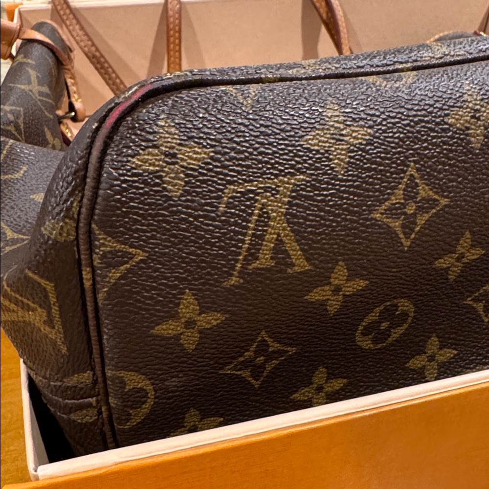 Louis Vuitton Neverfull MM Monogram - Picture 16 of 17